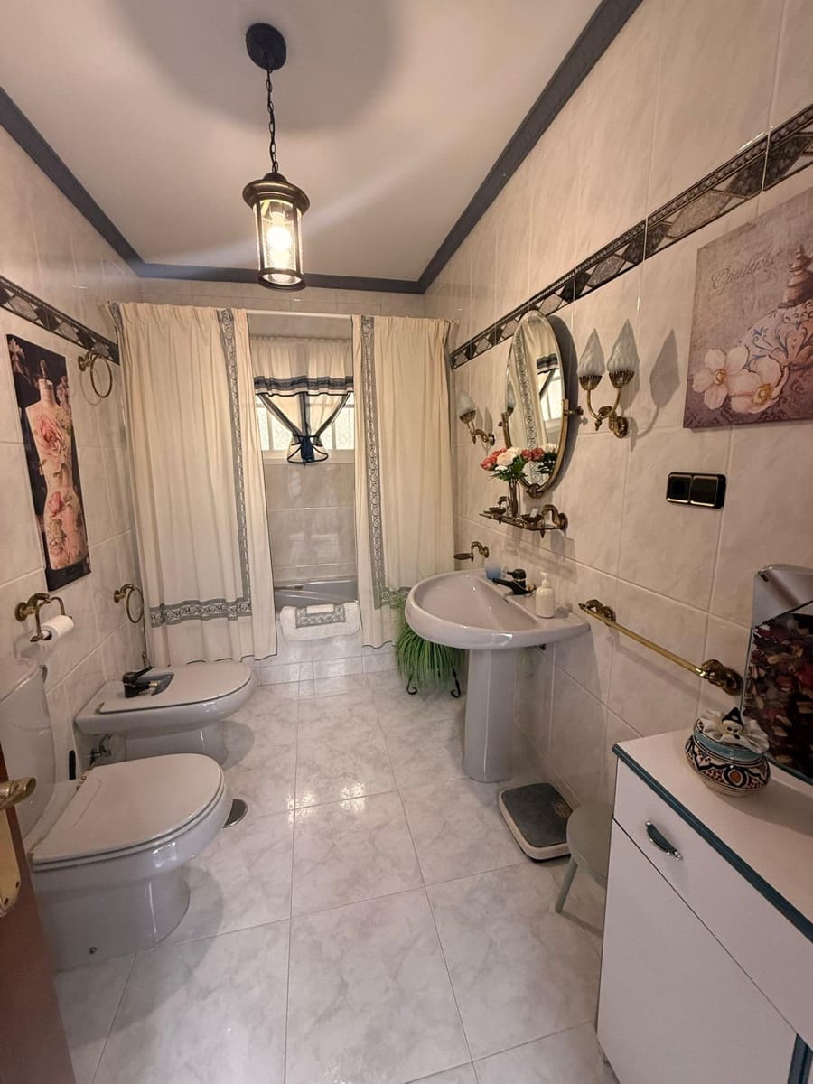 6 camera da letto Villa in vendita in Algeciras con garage - 530.000 € (Rif: 9677637)