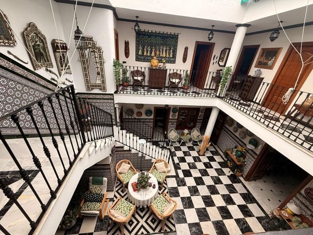 6 camera da letto Villa in vendita in Algeciras con garage - 530.000 € (Rif: 9677637)