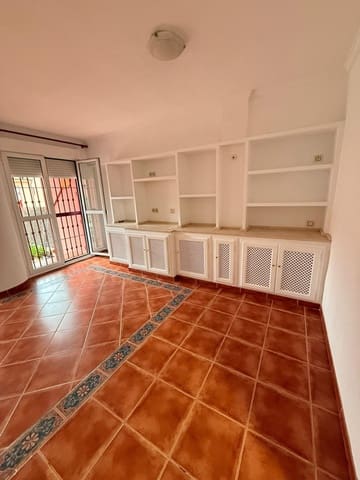 3 soveværelse Semi-Rækkehus til salg i Algeciras med swimmingpool - € 300.000 (Ref: 9698958)