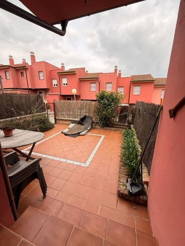 3 soveværelse Semi-Rækkehus til salg i Algeciras med swimmingpool - € 300.000 (Ref: 9698958)