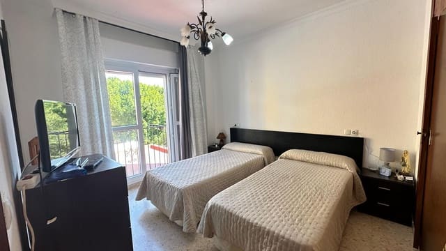 3 soverom Leilighet til salgs i La Línea de la Concepción med garasje - € 218 000 (Ref: 9780771)