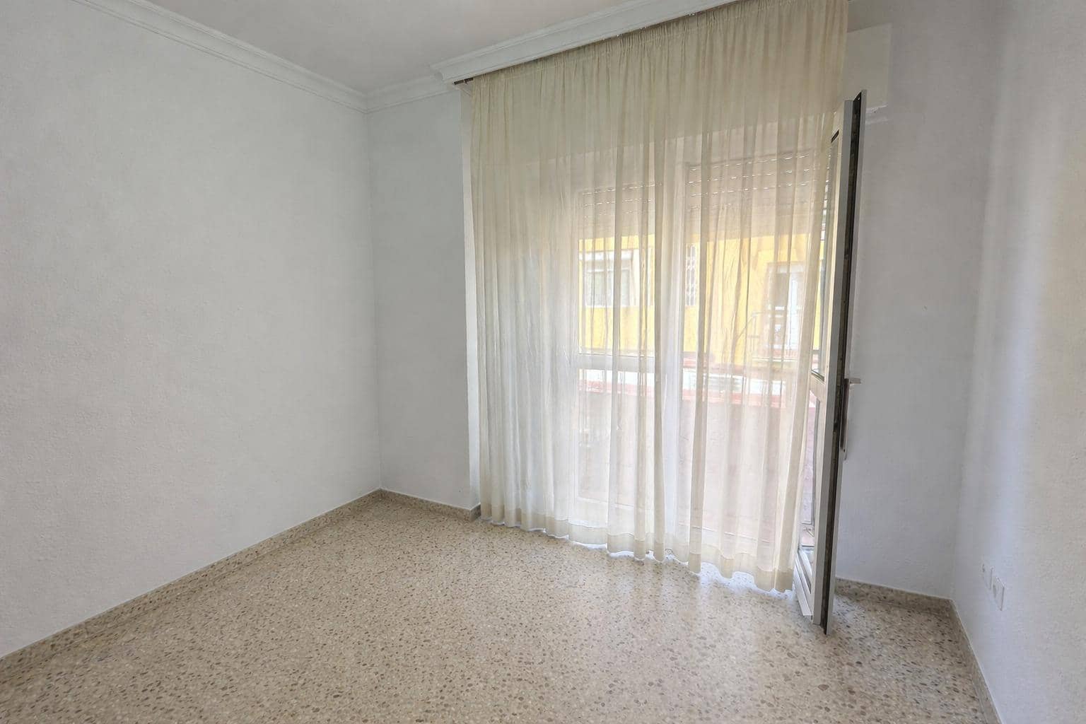 3 soverom Leilighet til salgs i La Linea de la Concepcion med garasje - € 218 000 (Ref: 9780771)