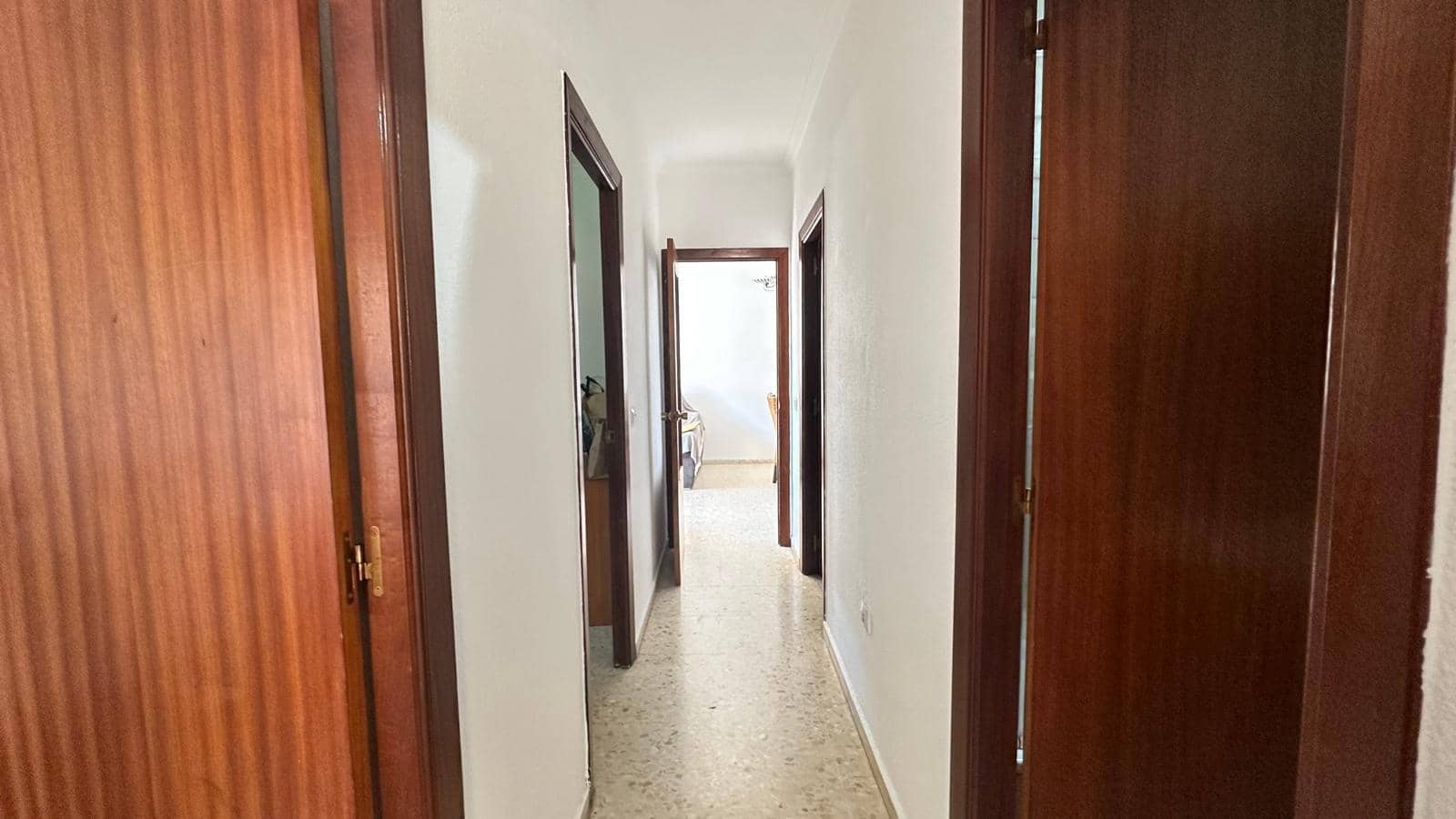 3 soverom Leilighet til salgs i La Linea de la Concepcion med garasje - € 218 000 (Ref: 9780771)