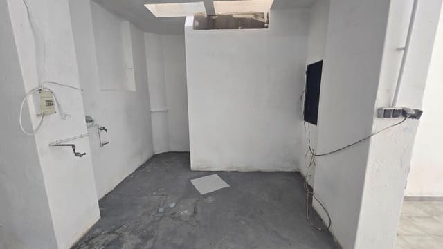 Comercial para venda em La Línea de la Concepción - 160 000 € (Ref: 9788567)