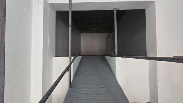 Comercial para venda em La Línea de la Concepción - 160 000 € (Ref: 9788567)