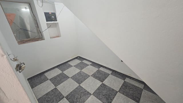 Comercial para venda em La Línea de la Concepción - 160 000 € (Ref: 9788567)