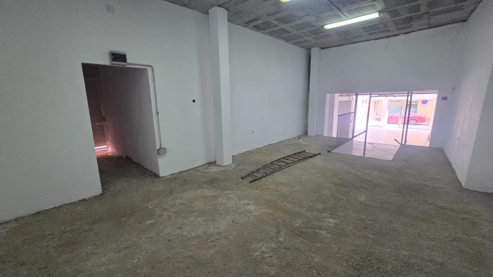 Comercial para venda em La Linea de la Concepcion - 160 000 € (Ref: 9788567)