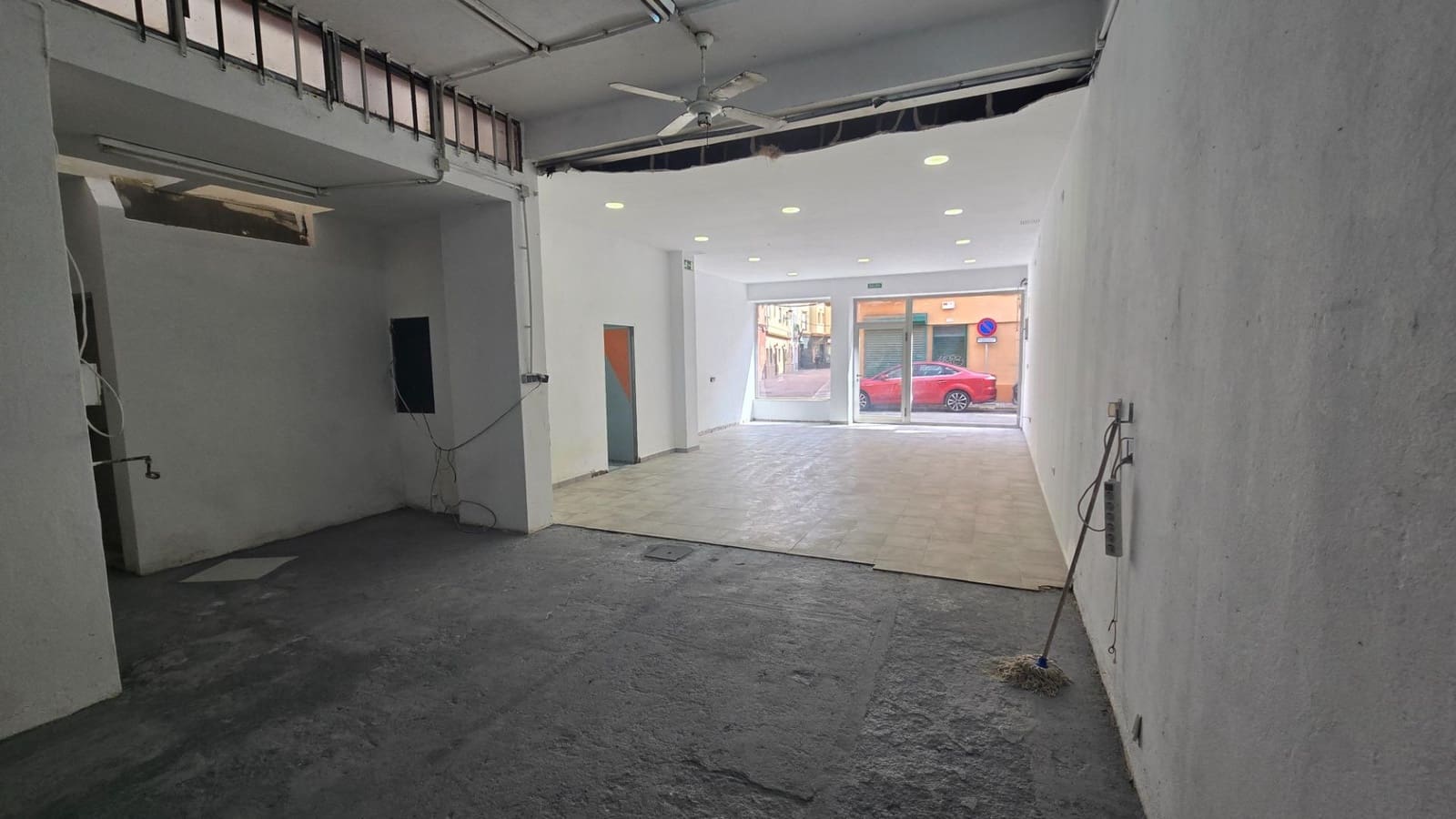 Comercial para venda em La Linea de la Concepcion - 160 000 € (Ref: 9788567)