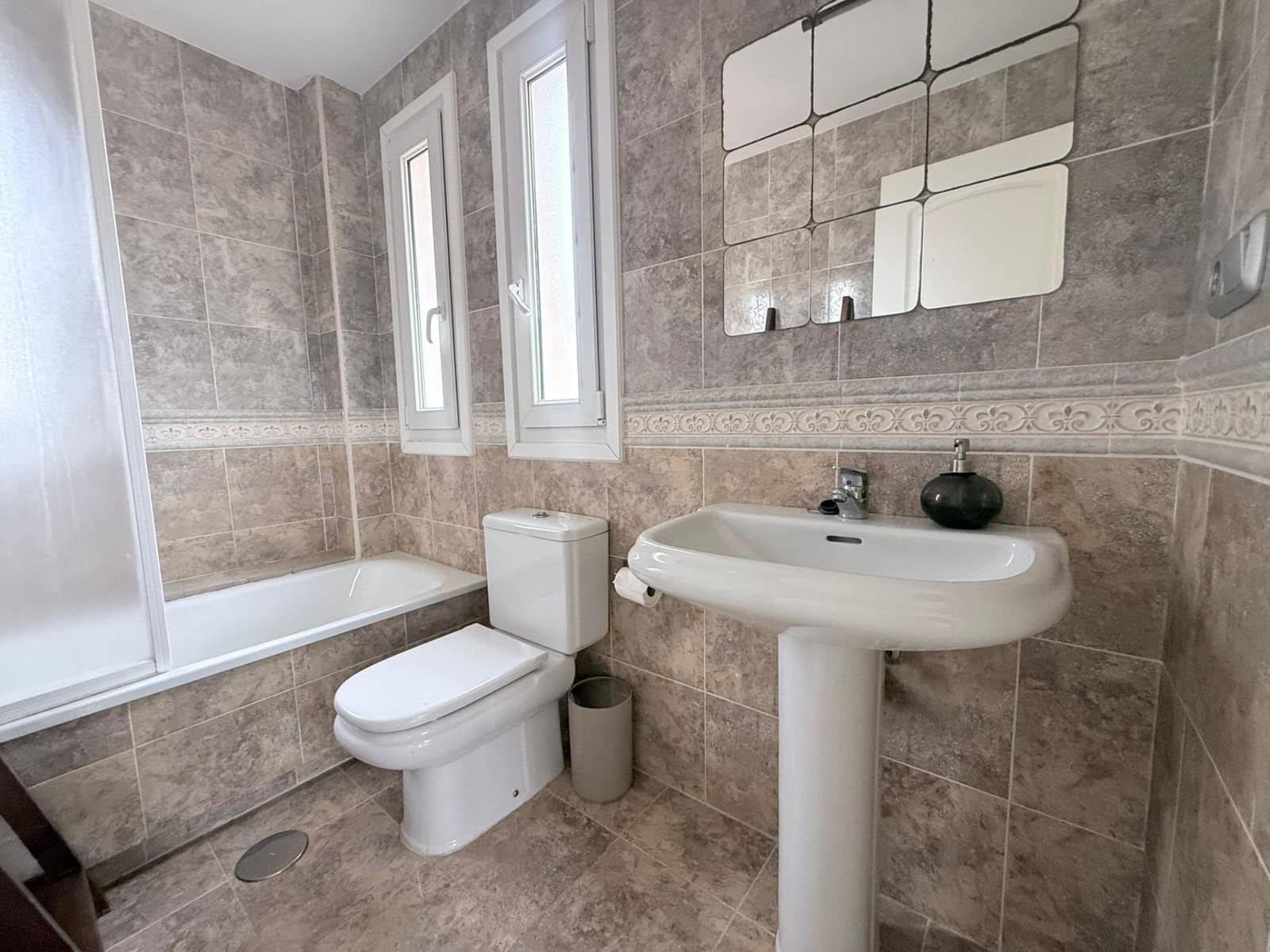 3 chambre Villa/Maison Semi-Mitoyenne à vendre à La Alcaidesa avec piscine - 367 000 € (Ref: 9788571)