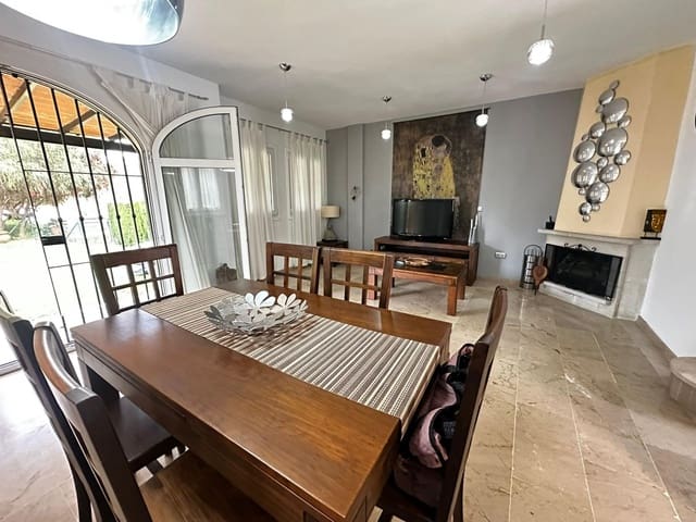 3 slaapkamer Halfvrijstaande villa te koop in La Alcaidesa met zwembad - € 367.000 (Ref: 9788571)