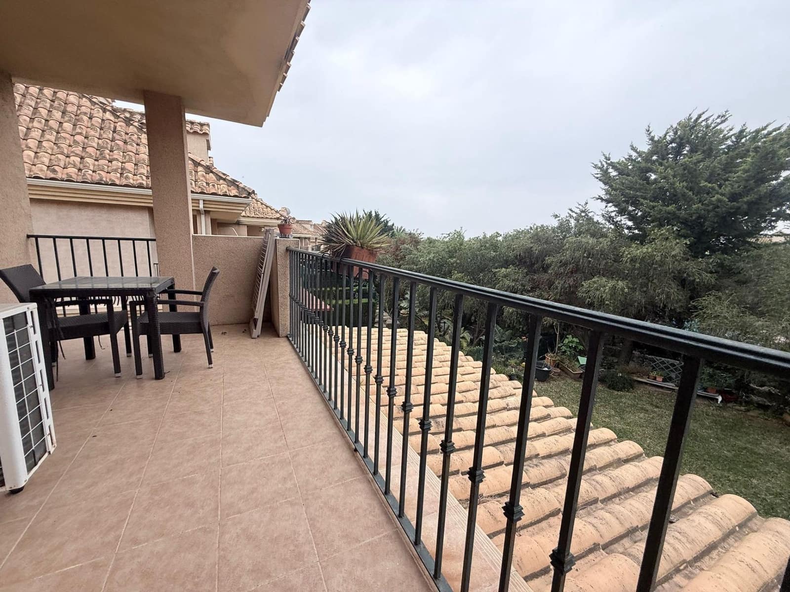 3 chambre Villa/Maison Semi-Mitoyenne à vendre à La Alcaidesa avec piscine - 367 000 € (Ref: 9788571)