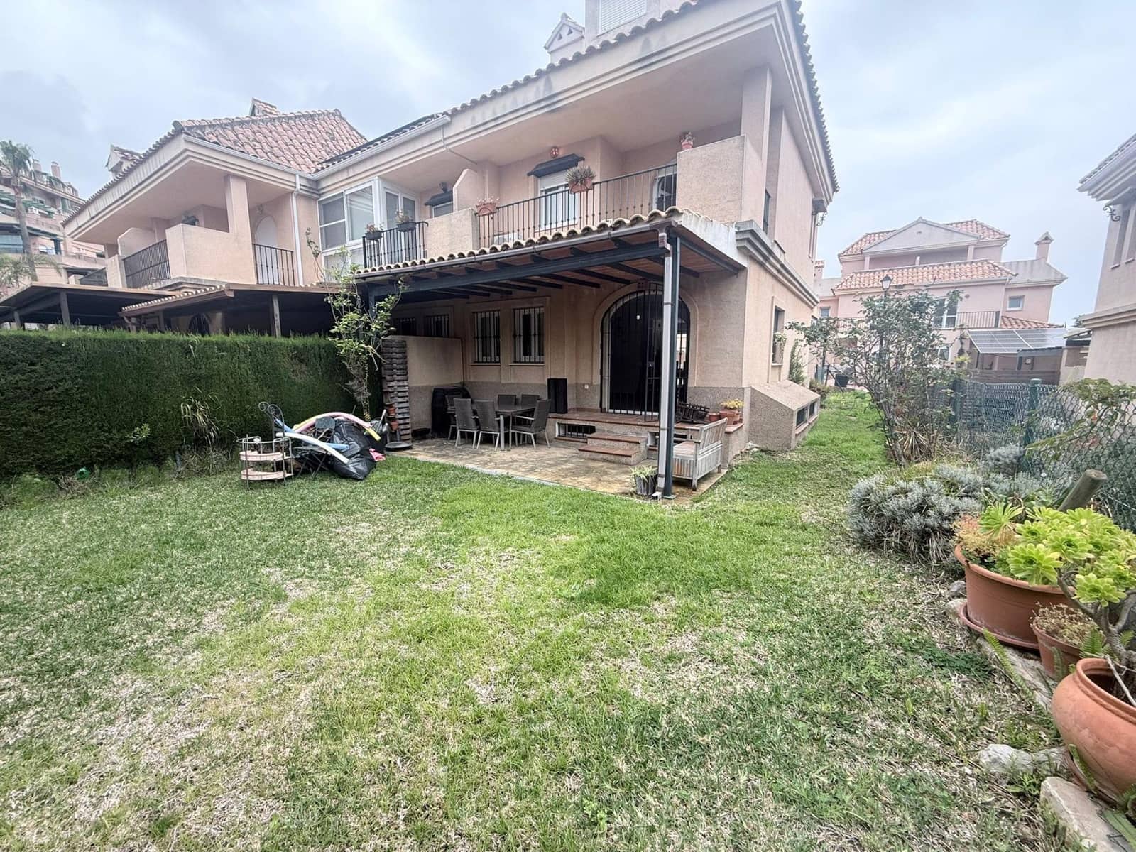3 chambre Villa/Maison Semi-Mitoyenne à vendre à La Alcaidesa avec piscine - 367 000 € (Ref: 9788571)
