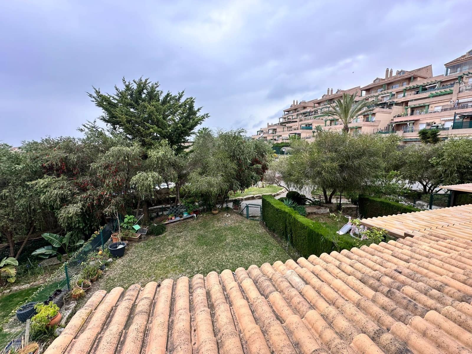 3 chambre Villa/Maison Semi-Mitoyenne à vendre à La Alcaidesa avec piscine - 367 000 € (Ref: 9788571)