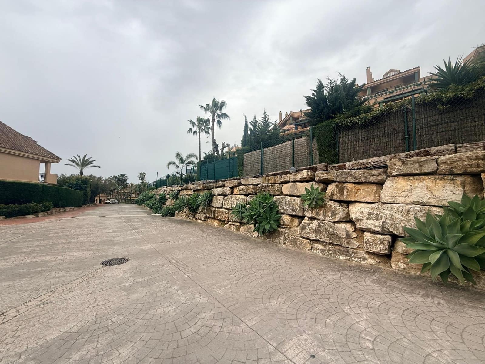 3 chambre Villa/Maison Semi-Mitoyenne à vendre à La Alcaidesa avec piscine - 367 000 € (Ref: 9788571)