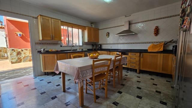 6 sypialnia Willa na sprzedaż w Campamento, San Roque z garażem - 599 000 € (Ref: 9797337)