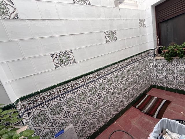 3 soverom Leilighet til salgs i La Línea de la Concepción med garasje - € 230 000 (Ref: 9804574)