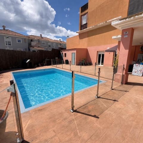 5 sovrum Lägenhet till salu i La Línea de la Concepción - 295 000 € (Ref: 9818096)