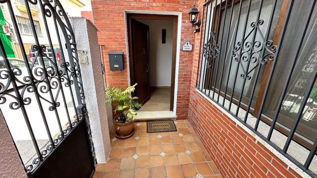 4 soverom Villa til salgs i La Línea de la Concepción med garasje - € 470 000 (Ref: 9818100)