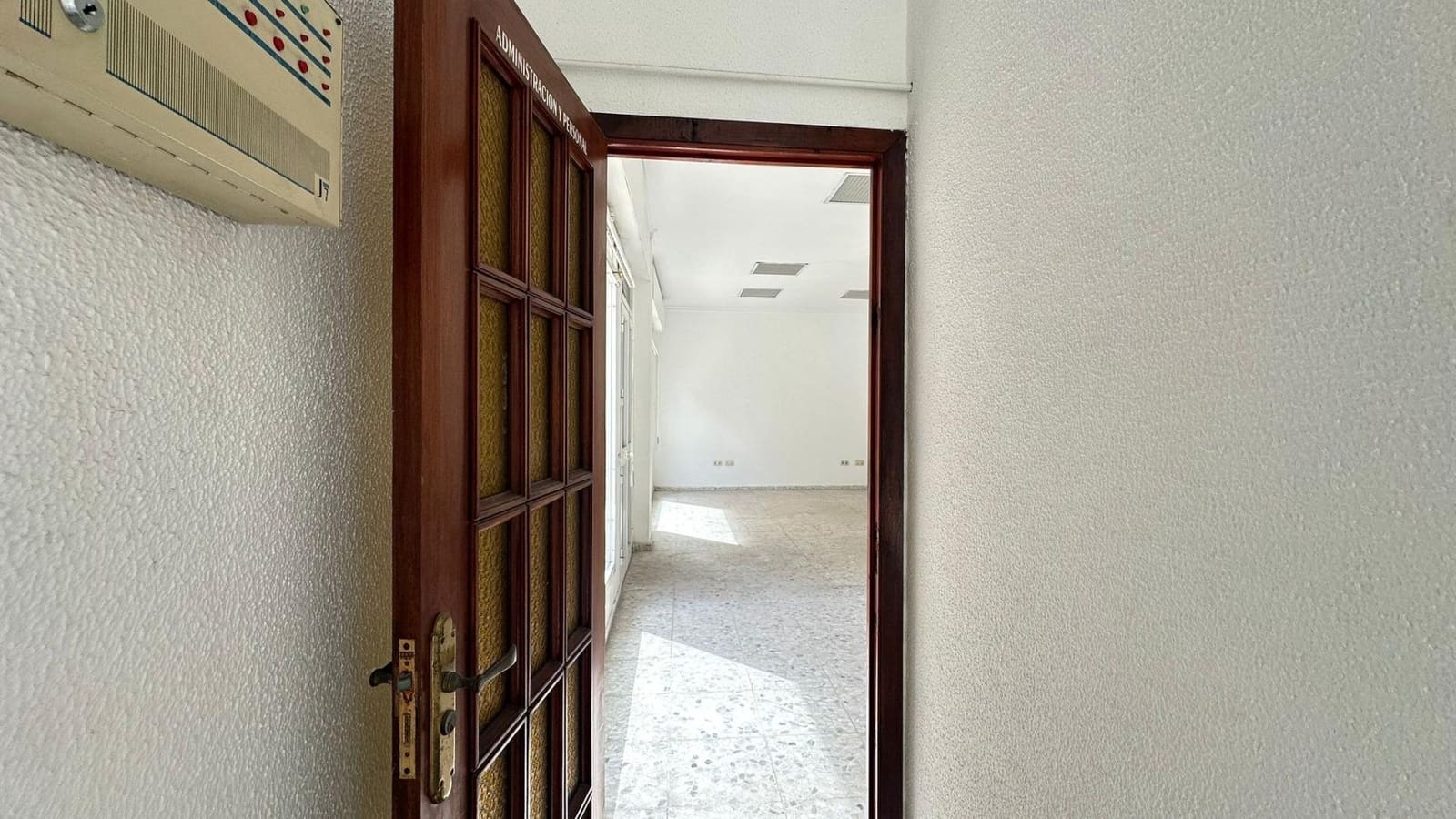 Kommersiell till salu i La Linea de la Concepcion - 213 000 € (Ref: 9825465)