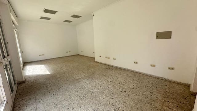Erhverv til salg i La Línea de la Concepción - € 213.000 (Ref: 9825465)