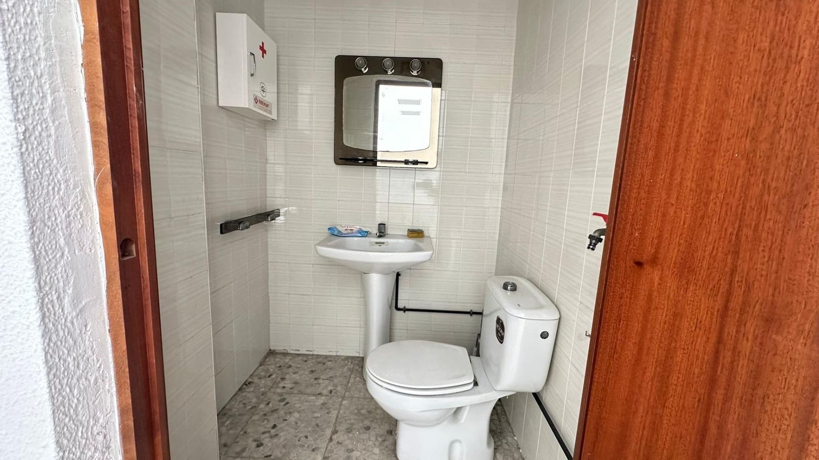 Kommersiell till salu i La Linea de la Concepcion - 213 000 € (Ref: 9825465)