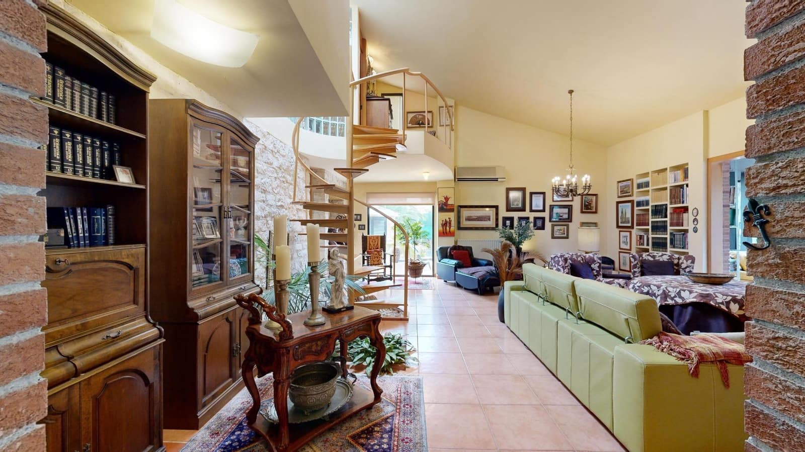 5 bedroom Villa for sale in Playa de San Juan with pool garage - € 1,200,000 (Ref: 8790023)