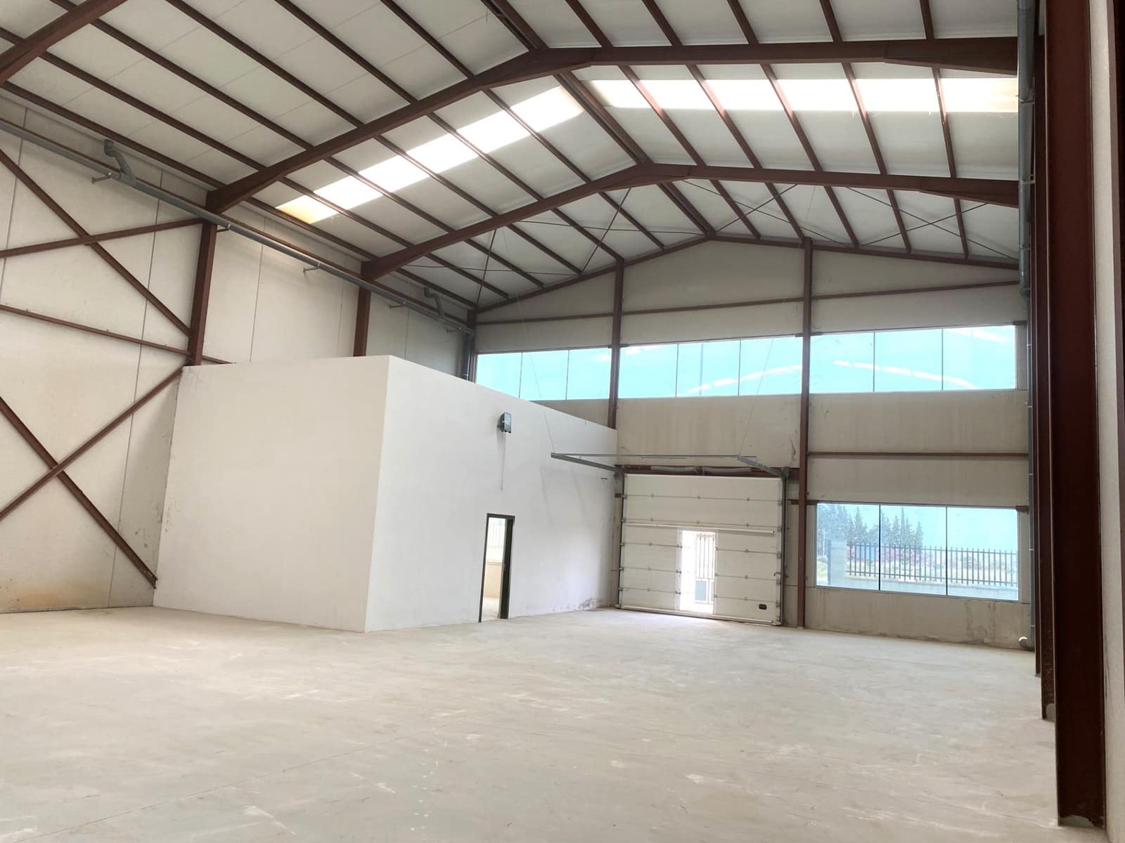 Biznes do wynajęcia w Cox - 1 600 € (Ref: 8862652)