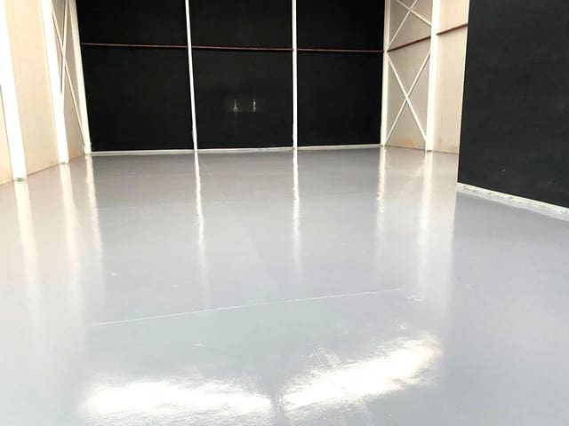 Bedrijf te huur in Cox - € 1.600 (Ref: 8862652)