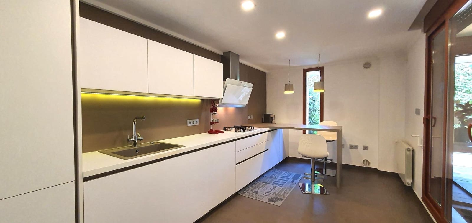 4 quarto Moradia em Banda para venda em Playa de San Juan com piscina garagem - 780 000 € (Ref: 8936977)