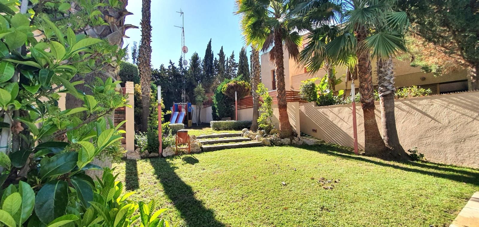 4 makuuhuone Rivitalo myytävänä paikassa Playa de San Juan mukana uima-altaan 
autotalli - 780 000 € (Ref: 8936977)