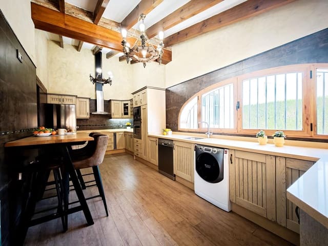 4 chambre Villa/Maison à vendre à San Vicente / Sant Vicent del Raspeig avec piscine garage - 540 000 € (Ref: 9085401)