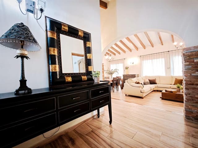 4 chambre Villa/Maison à vendre à San Vicente / Sant Vicent del Raspeig avec piscine garage - 540 000 € (Ref: 9085401)