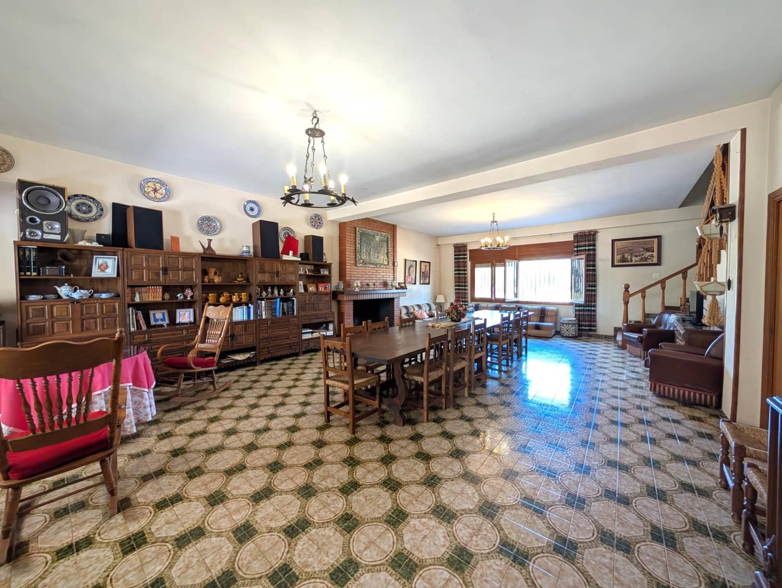 8 bedroom Finca/Country House for sale in Onil with garage - € 550,000 (Ref: 9165902)