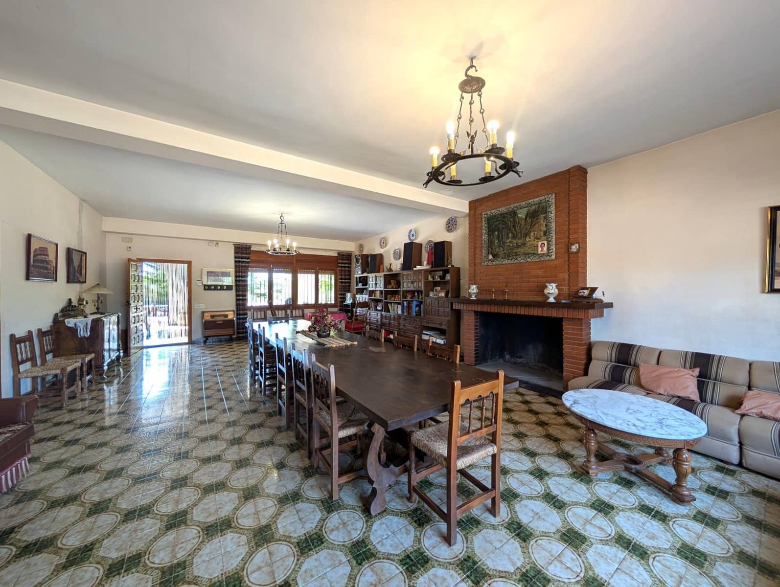 8 bedroom Finca/Country House for sale in Onil with garage - € 550,000 (Ref: 9165902)