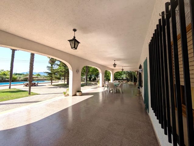 8 soveværelse Finca/Landehus til salg i Onil med garage - € 550.000 (Ref: 9165902)