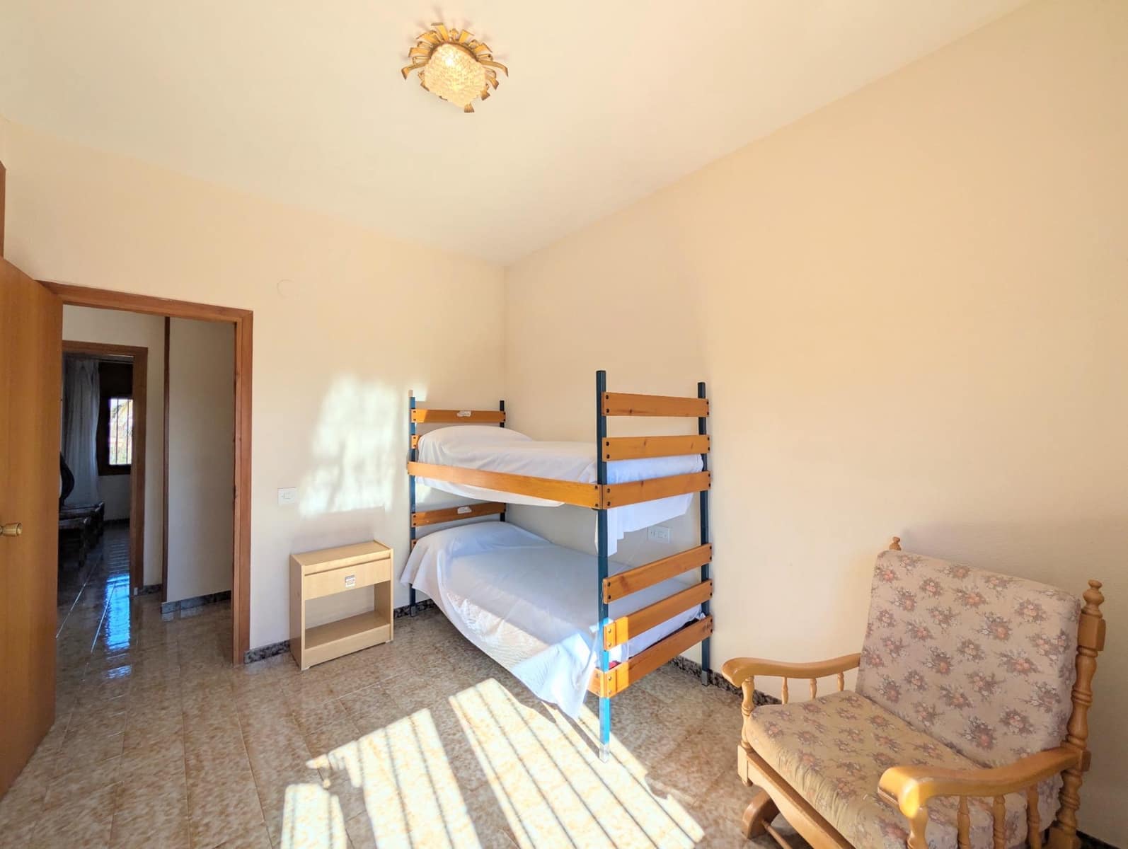 8 soveværelse Finca/Landehus til salg i Onil med garage - € 550.000 (Ref: 9165902)