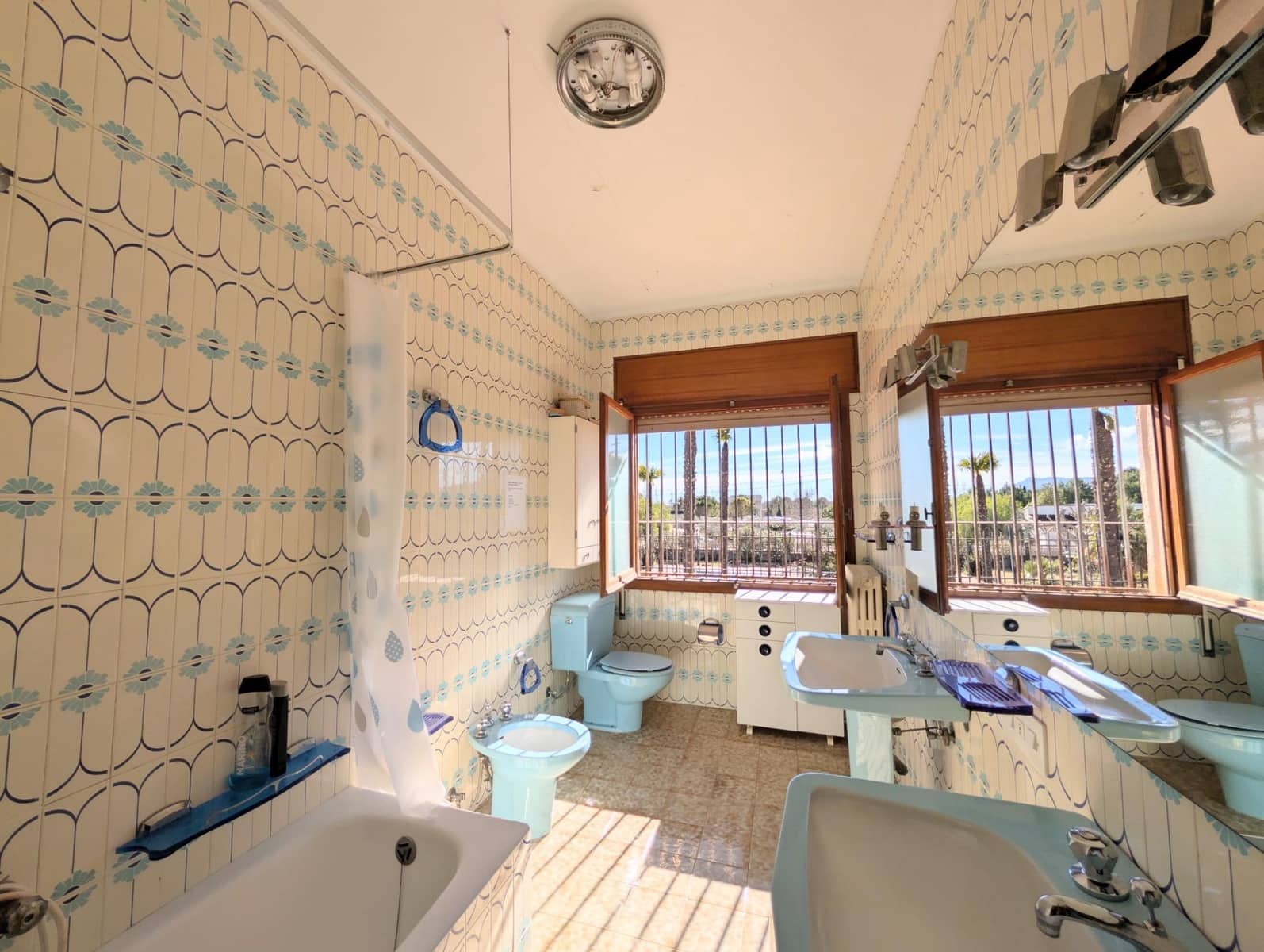 8 soveværelse Finca/Landehus til salg i Onil med garage - € 550.000 (Ref: 9165902)