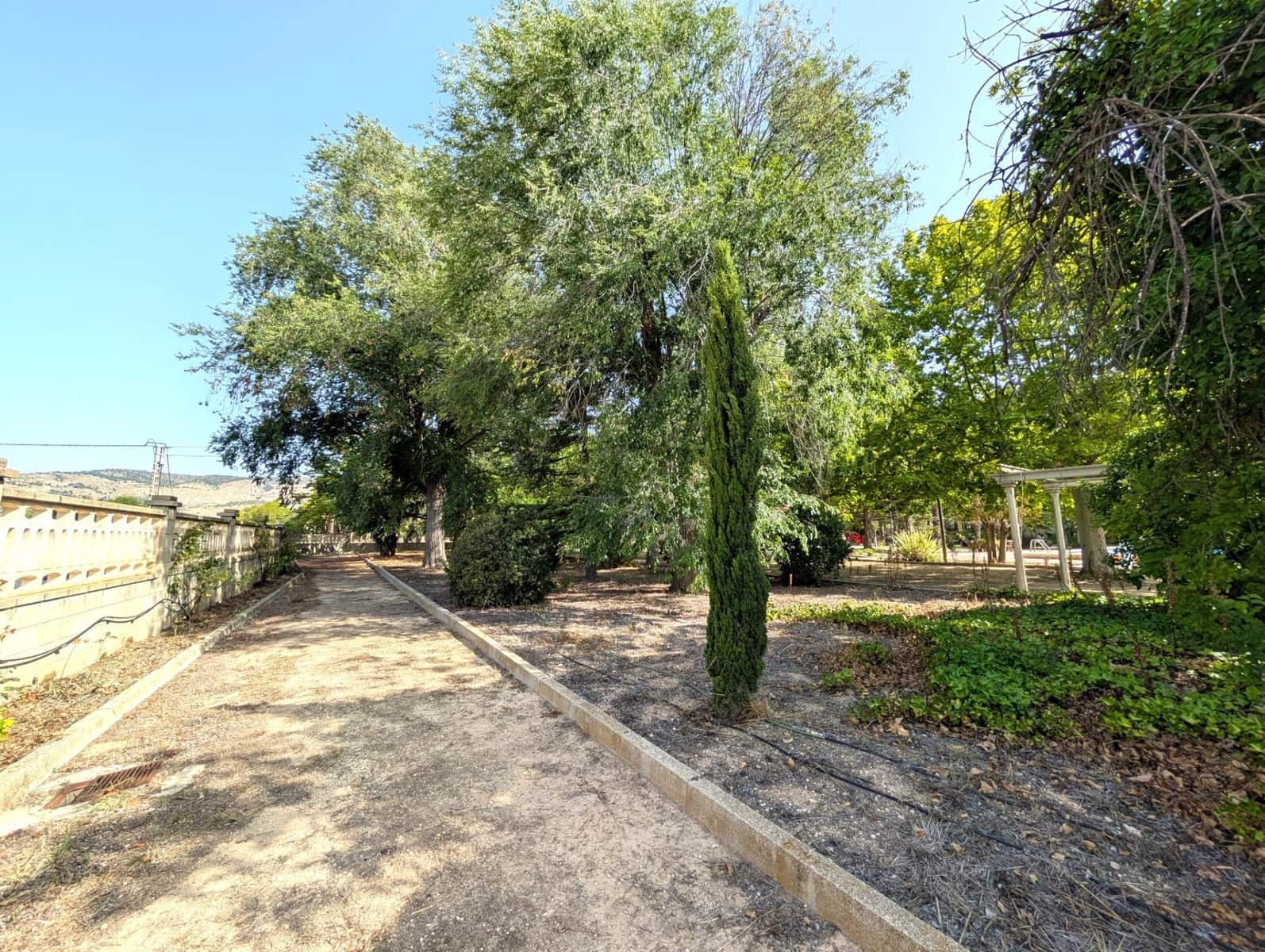 8 soverom Finca/Herregård til salgs i Onil med garasje - € 550 000 (Ref: 9165902)