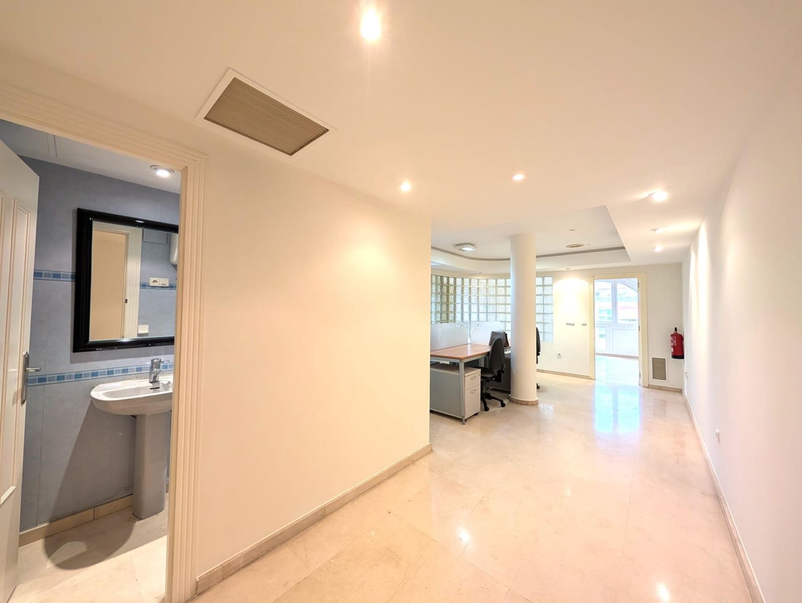 Kontor att hyra i Alicante stad - 950 € (Ref: 9276468)