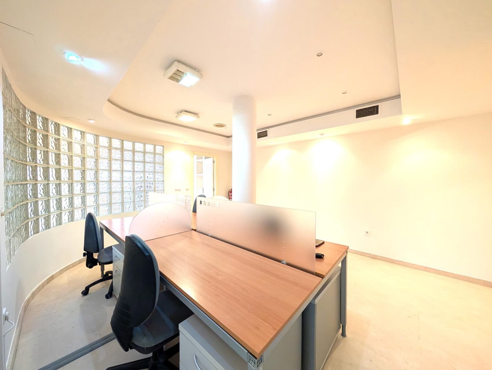 Kontor att hyra i Alicante stad - 950 € (Ref: 9276468)