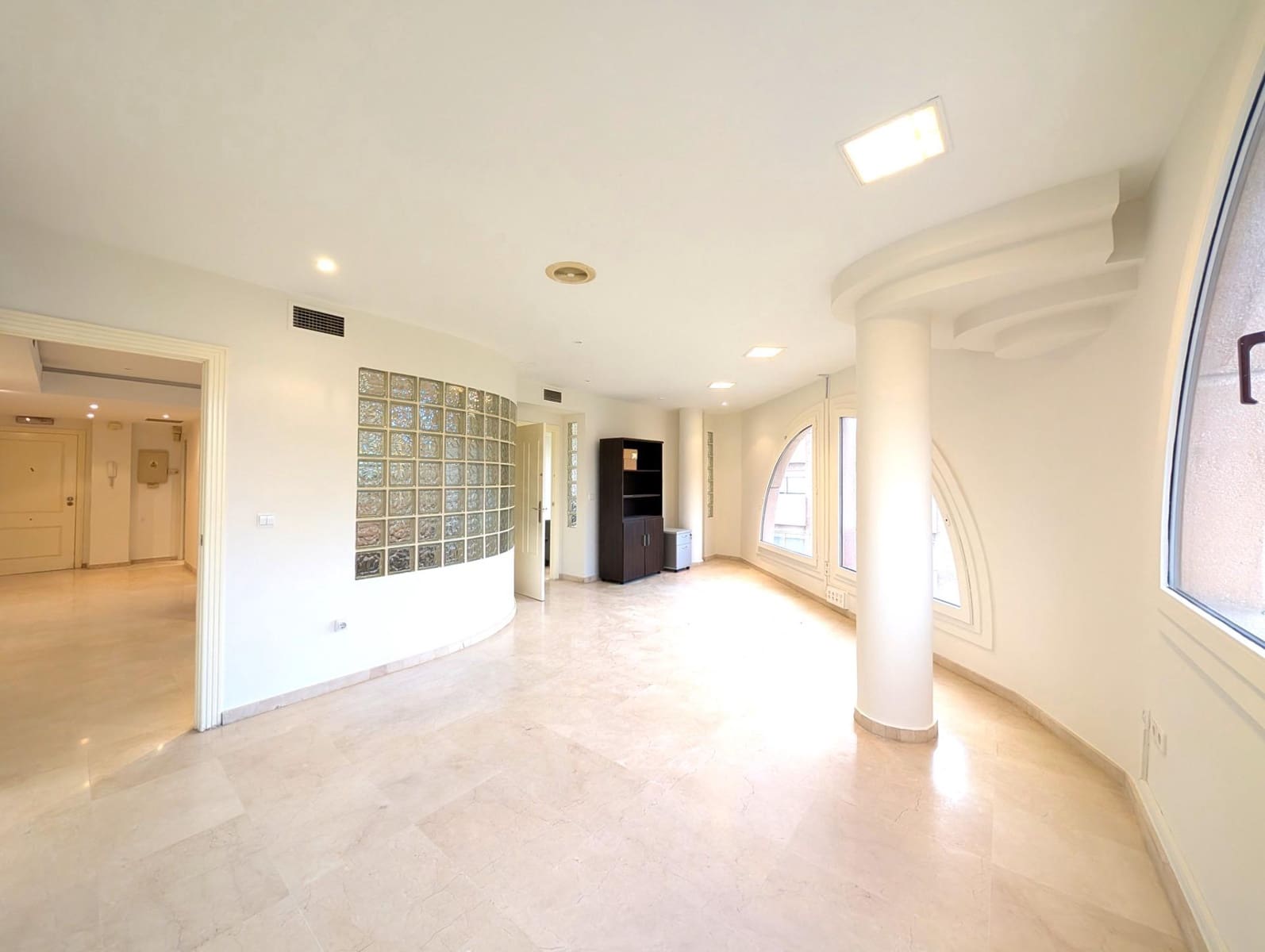 Kontor til leje i Alicante by - € 950 (Ref: 9276468)