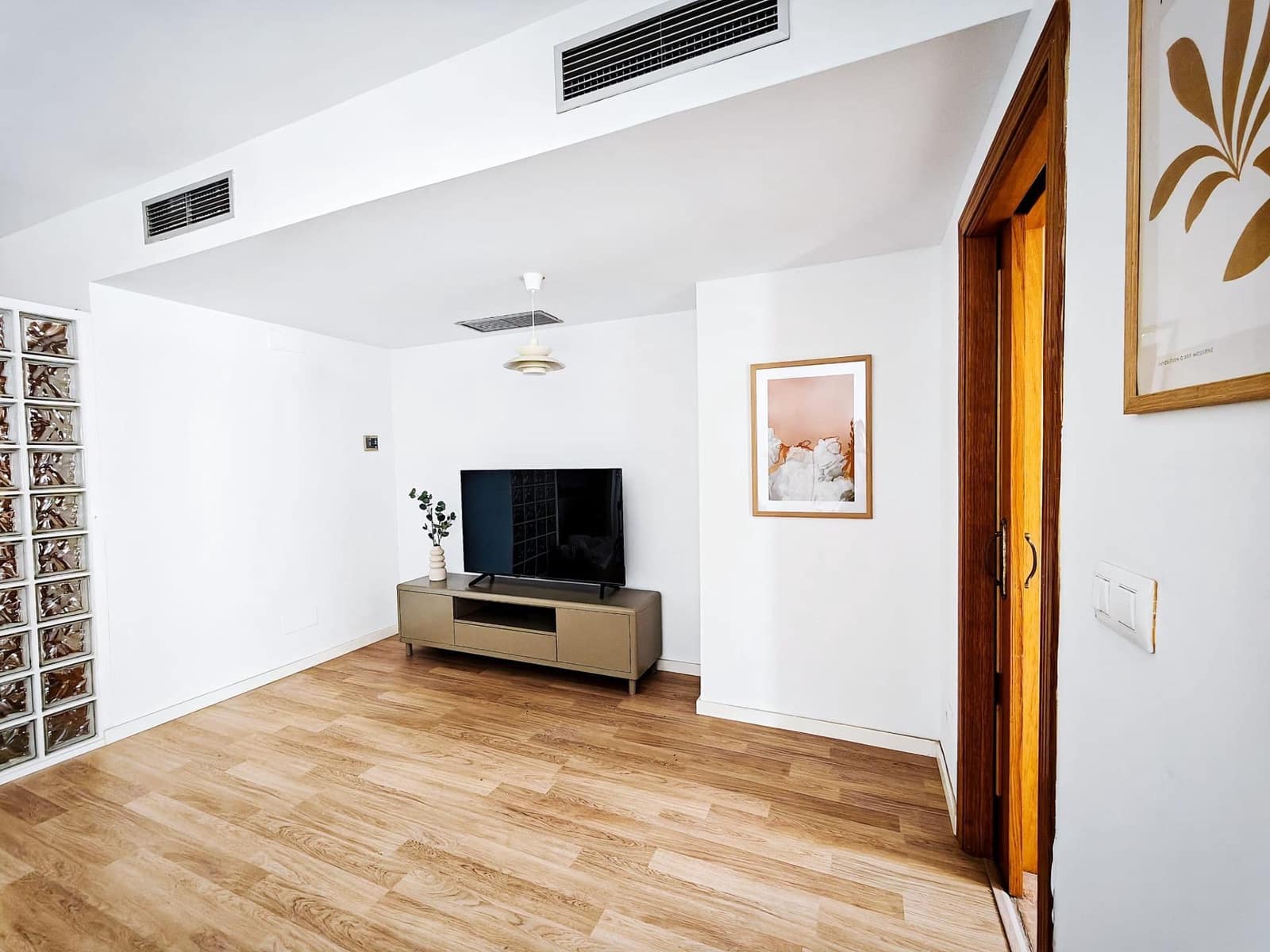 5 bedroom Terraced Villa for rent in Playa de San Juan with pool garage - € 2,300 (Ref: 9353744)