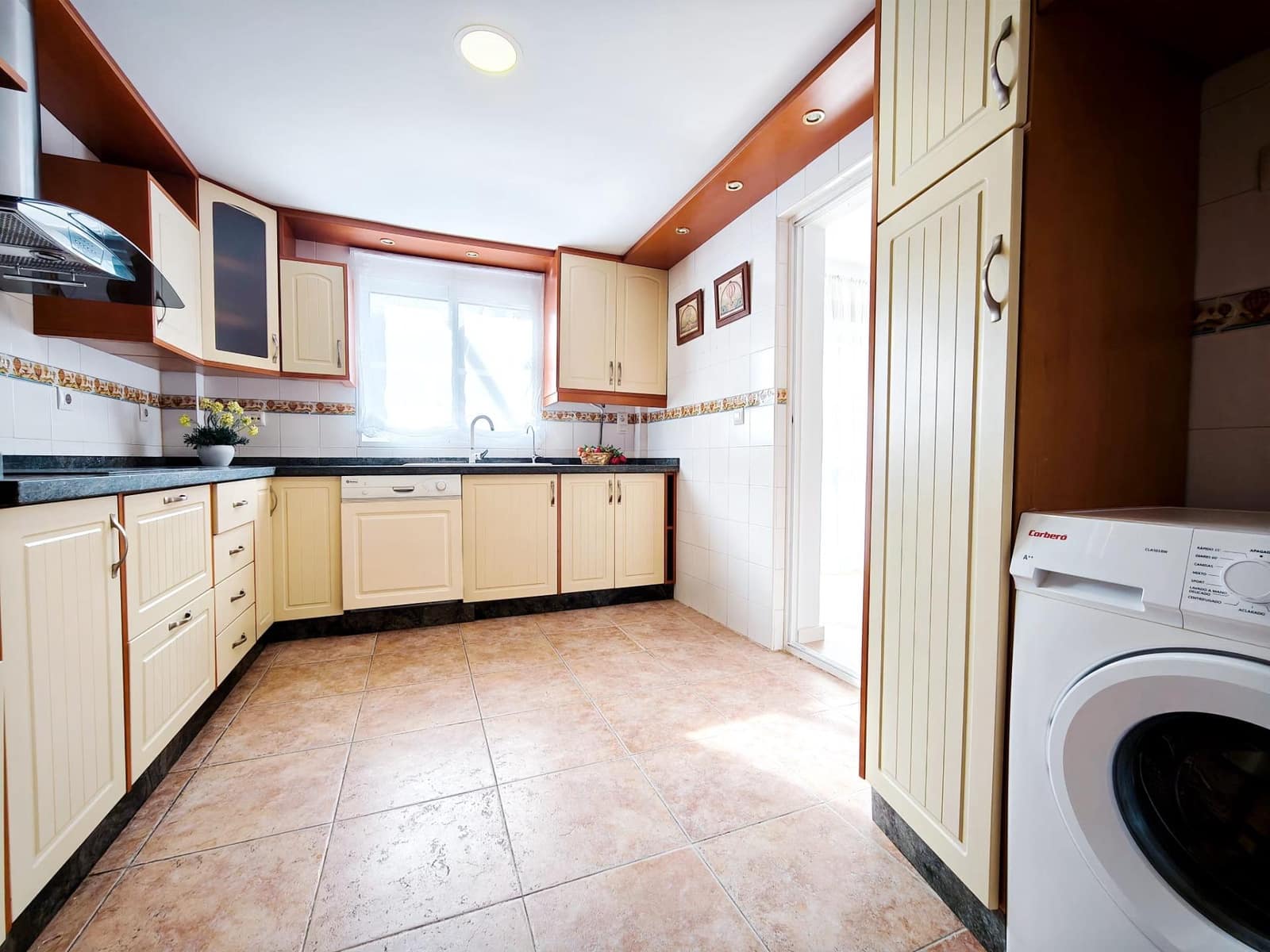 5 bedroom Terraced Villa for rent in Playa de San Juan with pool garage - € 2,300 (Ref: 9353744)