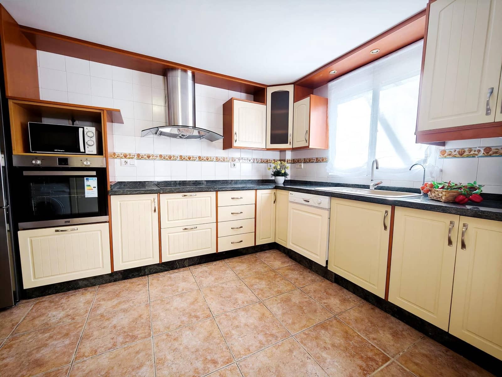 5 bedroom Terraced Villa for rent in Playa de San Juan with pool garage - € 2,300 (Ref: 9353744)