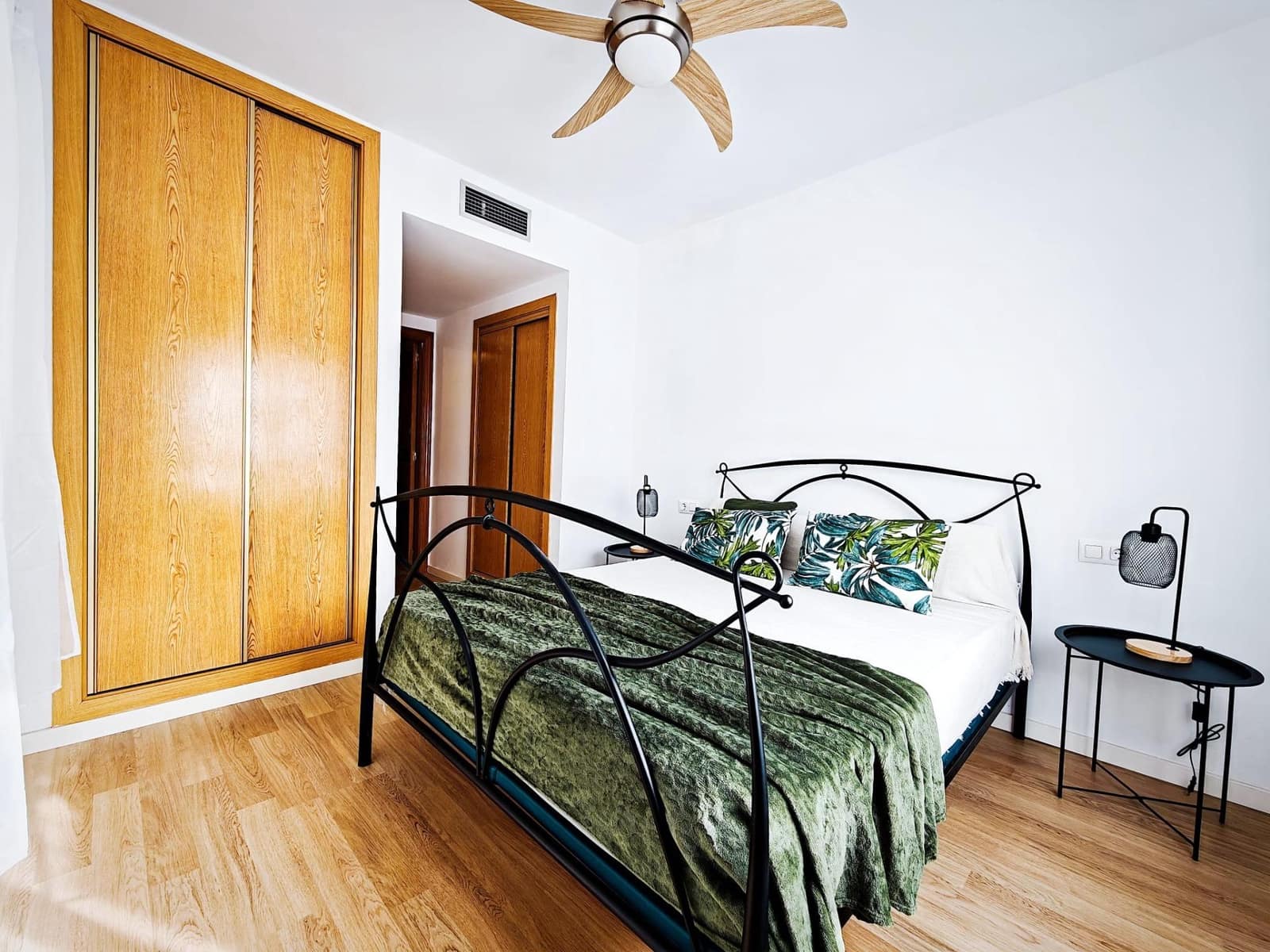 5 bedroom Terraced Villa for rent in Playa de San Juan with pool garage - € 2,300 (Ref: 9353744)