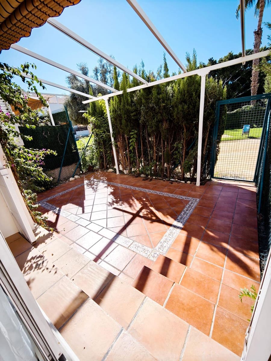 5 bedroom Terraced Villa for rent in Playa de San Juan with pool garage - € 2,300 (Ref: 9353744)