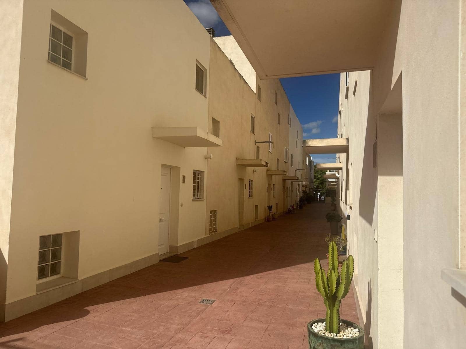 5 bedroom Terraced Villa for rent in Playa de San Juan with pool garage - € 2,300 (Ref: 9353744)
