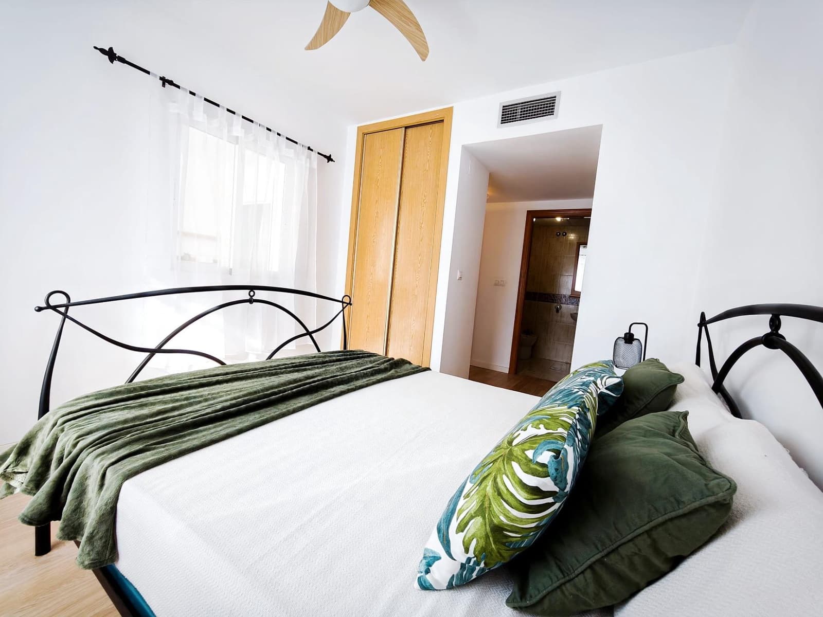 5 bedroom Terraced Villa for rent in Playa de San Juan with pool garage - € 2,300 (Ref: 9353744)