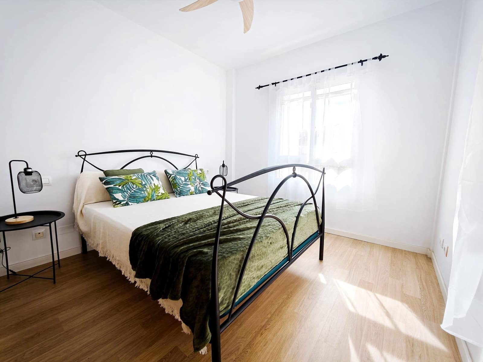 5 bedroom Terraced Villa for rent in Playa de San Juan with pool garage - € 2,300 (Ref: 9353744)