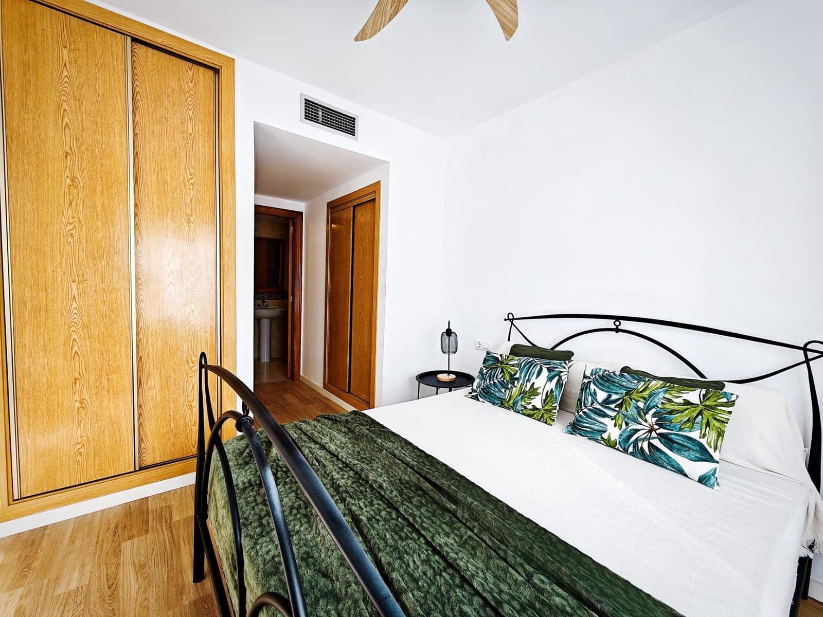 5 bedroom Terraced Villa for rent in Playa de San Juan with pool garage - € 2,300 (Ref: 9353744)